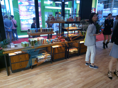 铁架错层饼干柜